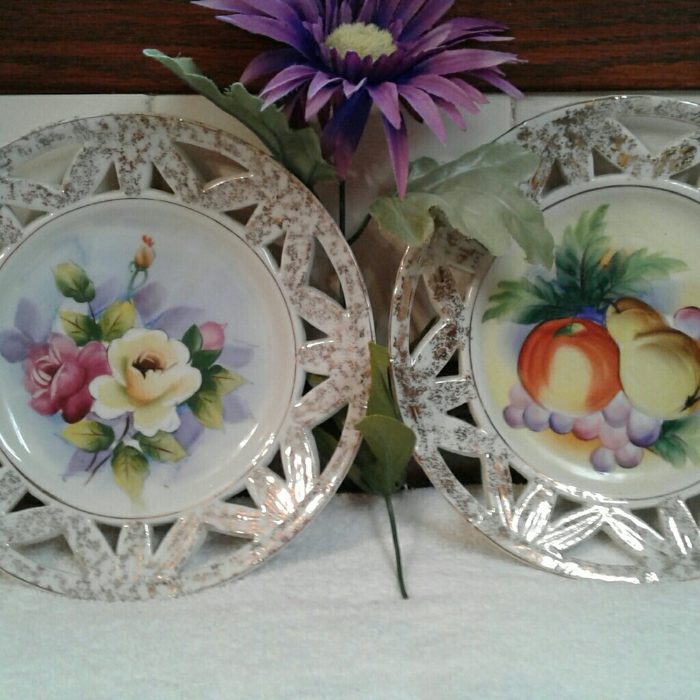 2 Vintage Decorative Plates